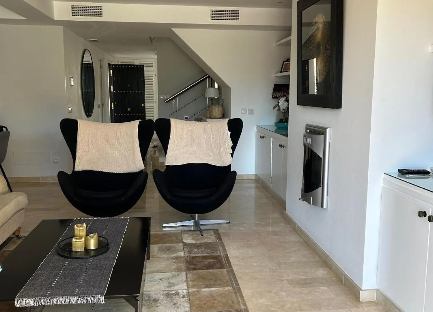 アパート 4 Bedroom Townhouse Puerto Banus マルベーリャ
